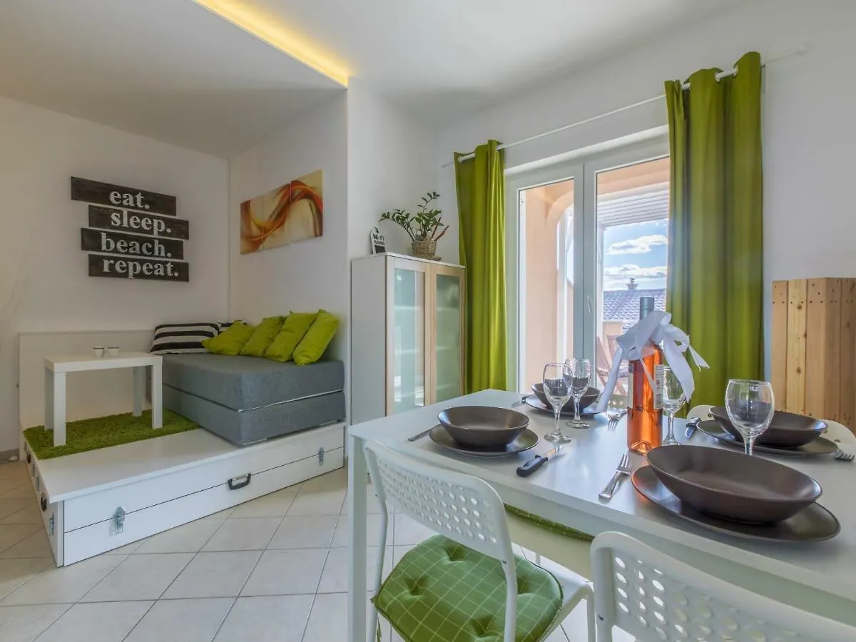 Apartment Color Green  Dramalj