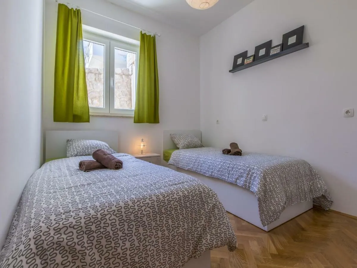 Apartment Color Green